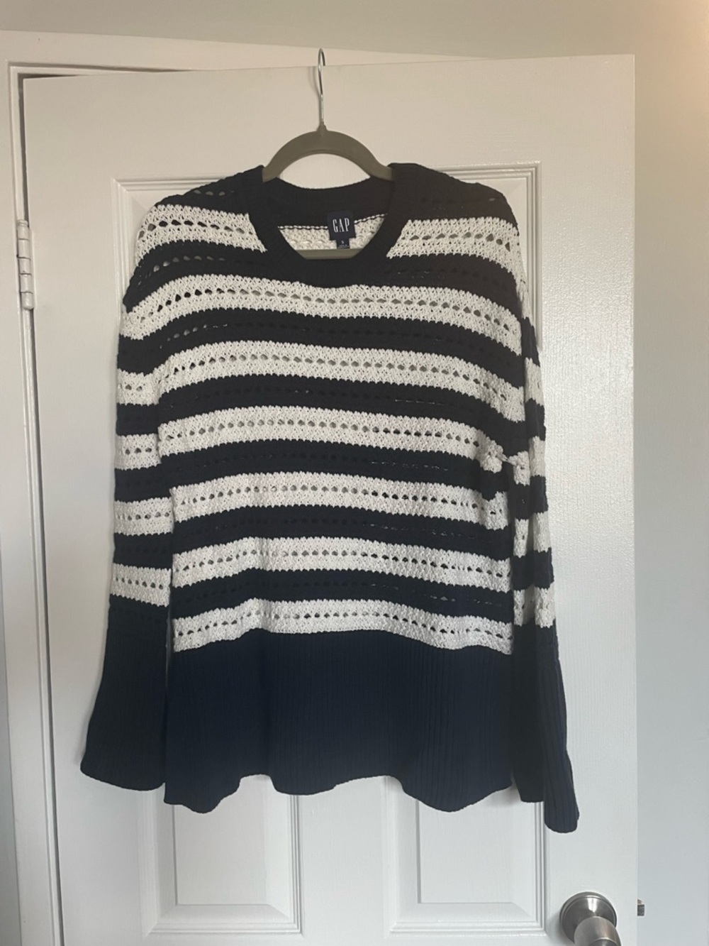 GAP women’s crotchet sweater size S